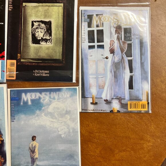 Lot of 10 DC/Vertigo comics Lucifer, Unfollow, Terminal City, 100 Bullets, Moons - Picture 4 of 6